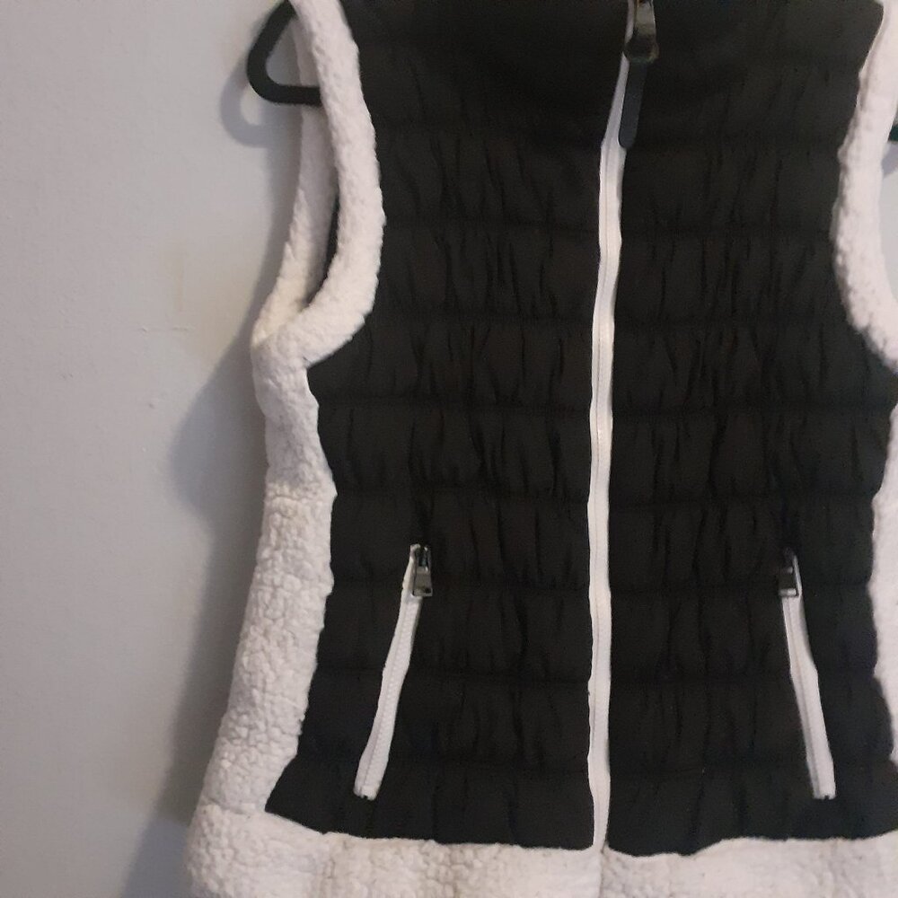Calvin Klein Black and white vest  size Large